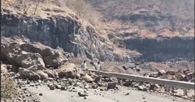 Mhow-Mandaleshwar road closed due to landslide near Jam Gate in Indore; Debris removed from JCB; routed diverted, Indore, Indore Accident, Kalluram News, Today Updates