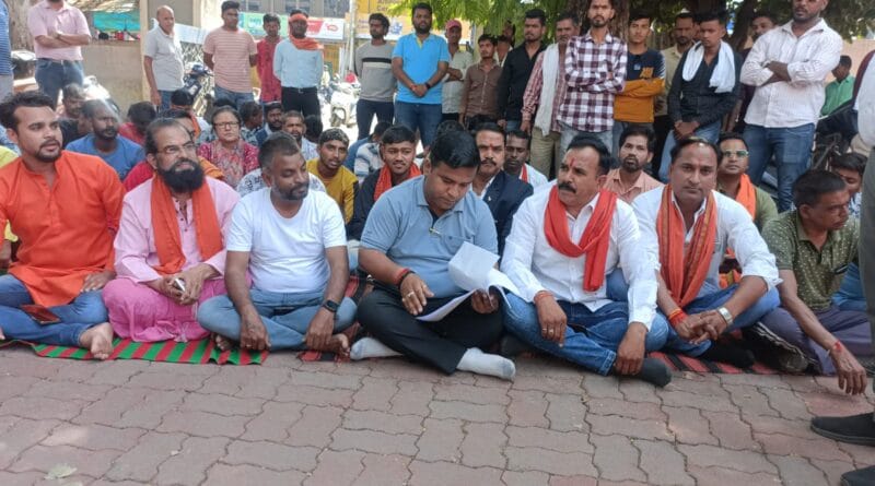 VHP and Bajrang Dal workers staged a protest against ASI in Jabalpur, Jabalpur, Kalluram News