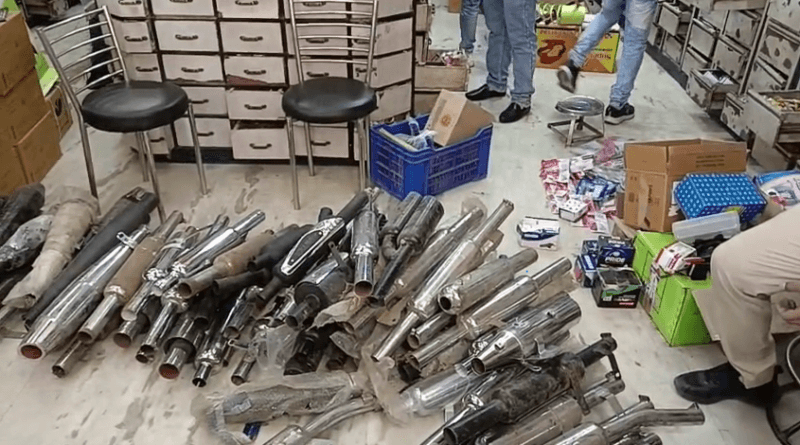 Raid on shops selling modified silencers in Jabalpur, large number of silencers seized, Jabalpur, Kalluram News, Police Action against Modified Cylencer