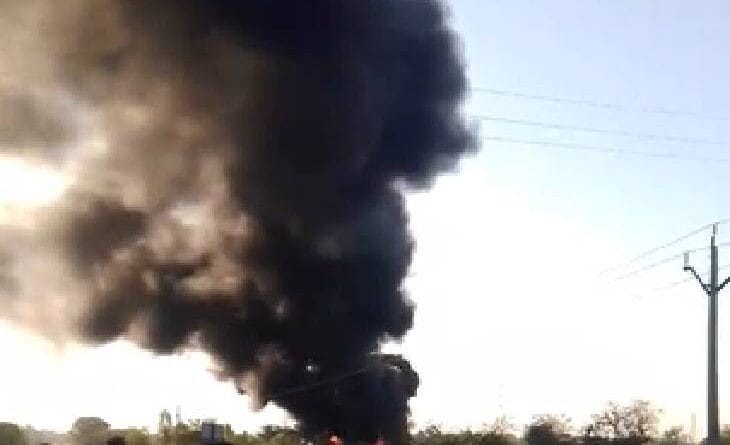 Fire broke out in Petrochemical Company in Khargone, 50 feet high flames and smoke after the explosion, Khargone, Fire, Kalluram News