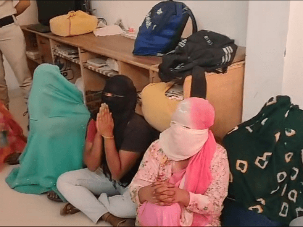 मुरैना में होटल में चल रहा था सेक्स रैकेट, सात महिलाएं और दो पुरुष पकड़े 1 Sex racket was running in a hotel in Morena, seven women and two men caught, Morena, Police Action, Sex Racket, Kalluram News