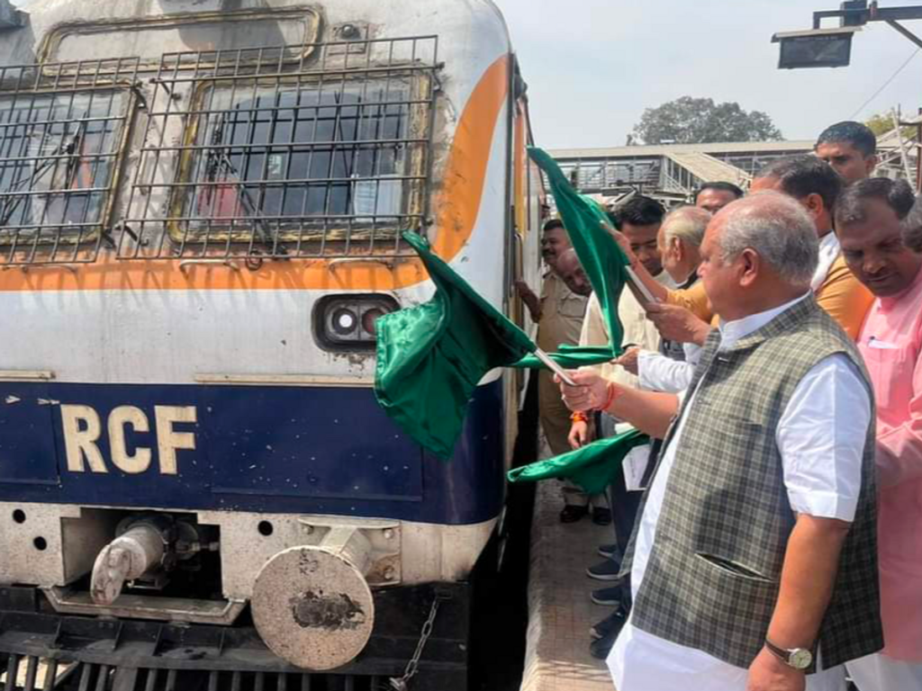 Memu train from Gwalior to Jaura, Assembly Speaker Narendra Singh Tomar flagged off, Narendra Singh Tomar, Kalluram News, Morena, Gwalior, Today Updates