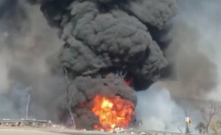 Fire broke out after gas tanker overturned in Raisen, driver-cleaner burnt alive, Raisen, Accident, Today Updates, Kalluram News