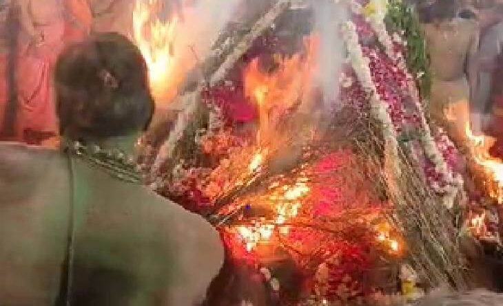 Colors flew in Mahakal temple, devotees played Holi with God; Holika Dahan in the evening, Ujjain, Mahakal Holi, Kalluram News, Holika Dahan