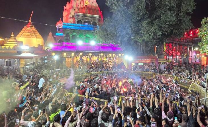 From Mahakal Temple to Indore, Bhopal, Jabalpur and Narmadapuram, Holi was lit, people applied colors to each other, Holika Dahan, Kalluram News, Ujjain, Bhopal, Holi, Today Updates