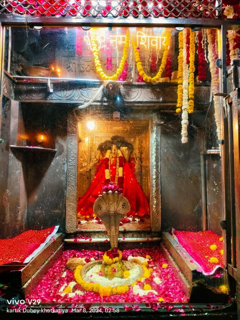 उज्जैन में लगातार 44 घंटे दर्शन देंगे महाकाल, ओंकारेश्वर में फूलों से सजा दरबार; कुबेरेश्वर धाम में रुद्राक्ष महोत्सव 3 Mahakal will give darshan for 44 hours continuously in Ujjain, the court decorated with flowers in Omkareshwar; Rudraksh Festival in Kubereshwar Dham, Mahashivratri, Kalluram News, Omkareshwar, Kubereshwar Dham