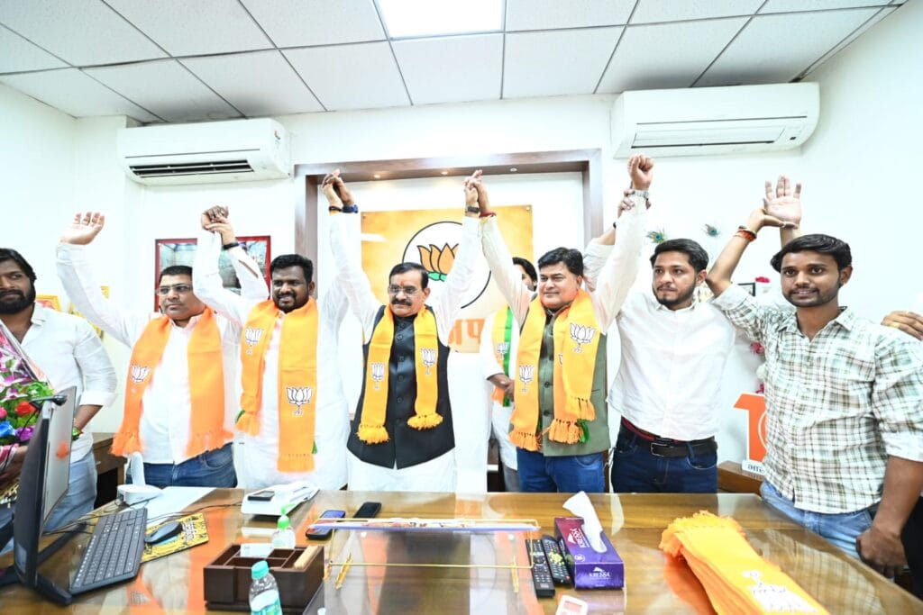 Chhindwara Mayor Vikram Ahake joins BJP, Rahul-Priyanka also praised him, Kalluram News, Chindwara, Politics,MP BJP, Loksabha Election 2024