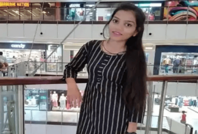 Girl student hanged herself after writing 'come on time for my dead body', family said - we could not understand, Indore, Commite Suicide, Kalluram News, Crime