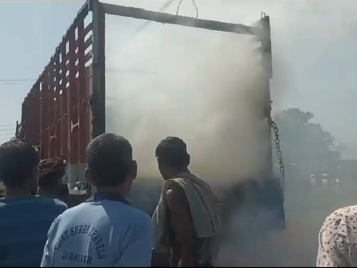 Fire in truck carrying election material, accident due to sparking in electrical wires in Jabalpur, Jabalpur, Kalluram News, Loksabha Election 2024, Today Updates