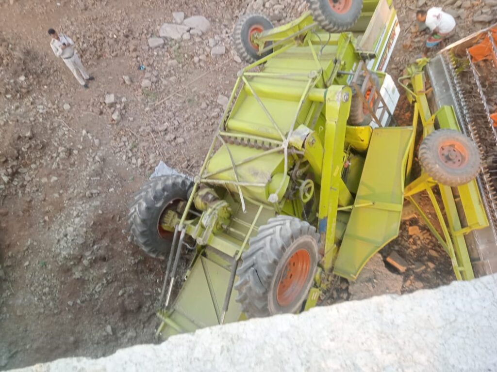 Harvester fell 20 feet from the bridge in Jabalpur, four people from Haryana died; Assistance of Rs 4 lakh to the family, Jabalpur, Accident, Kalluram News, Haryana