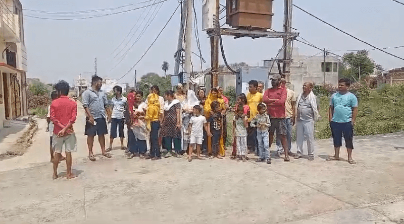 Builder sold plots in Jabalpur, did not provide facilities; Angry residents demonstrated, Jabalpur, Kalluram News, Builder Fraud