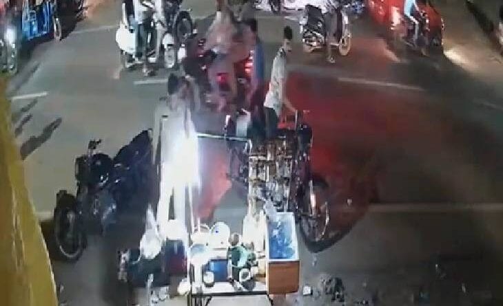 Police officer's hooliganism in Jabalpur, when 20 thousand rupees were not given then SI and constable kicked and broke the shop, Jabalpur, Crime, Kalluram News