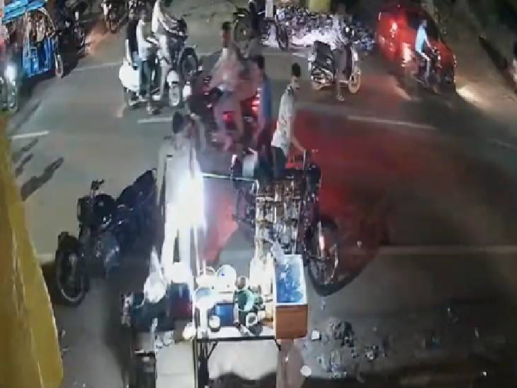 जबलपुर में पुलिस अफसर की गुंडागर्दी, 20 हजार रुपए नहीं दिए तो SI और कॉन्स्टेबल ने लात मारकर तोड़ी दुकान 1 Police officer's hooliganism in Jabalpur, when 20 thousand rupees were not given then SI and constable kicked and broke the shop, Jabalpur, Crime, Kalluram News