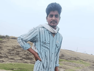 पत्नी बगल में सोती रही, पति की कुल्हाड़ी मारकर हत्या, रतलाम में शव लेकर एसपी ऑफिस पहुंचे परिजन 1 Wife kept sleeping next to her, husband murdered with an axe, family members reached SP office with dead body in Ratlam, Ratlam, Kalluram News, Murder, Crime