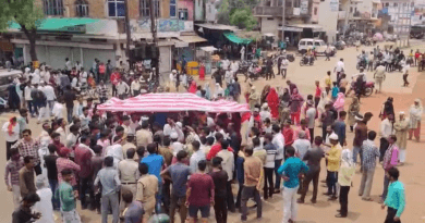 Uproar after death of youth in Sagar, women threw bangles at police officers, accused of saving the accused, Sagar, Kalluram News, Today Updates, MP News