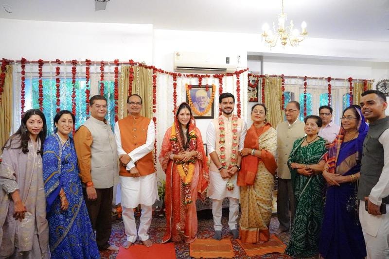 पूर्व सीएम शिवराज के घर बजेगी शहनाई, कुणाल चौहान की सगाई भोपाल की लड़की से हुई 1 Shehnai will be played at the house of former CM Shivraj, Kunal Chauhan got engaged to a girl from Bhopal, Kalluram News, Today Updates, Politics, Shivraj Singh Chouhan Ke bete ki sagai