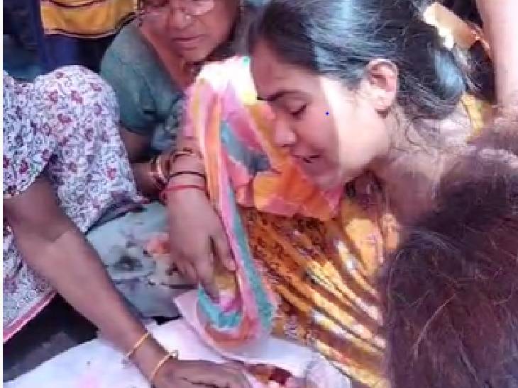 भोपाल में सेंट्रल जेल के पास भाजयुमो मंडल उपाध्यक्ष की चाकू मारकर हत्या, लिंक रोड पर शव रख जाम लगाया 2 Bhartiya Janta Yuva Morcha Mandal Vice President stabbed to death near Central Jail in Bhopal, dead body blocked on link road, Bhopal, Crime, Murder