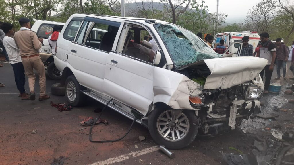 6 including 5 from same family killed in road accident; Went from Bhopal to Salkanpur to get his son tonsured, Accident, Sehore, Bhopal, Kalluram News, Today Updayes,  MP New