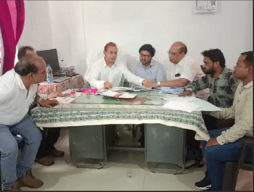 छिंदवाड़ा में BEO ऑफिस में 1.32 करोड़ का गबन, बाबू ने पत्नी-बहन, दोस्तों-रिश्तेदारों के अकाउंट में रुपए ट्रांसफर; मृत सहकर्मी को भी नहीं छोड़ा 2 Embezzlement of Rs 1.32 crore in BEO office in Chhindwara, Babu transferred money to the accounts of wife, sister, friends and relatives; Didn't spare even the dead colleague, Chhindwara, Kalluram News, Today Updates, Fraud