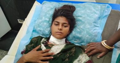 Nursing student cuts her own throat in Dhar, admitted to hospital; Said- The college people are demanding Rs 3 lakh in return for giving the original documents, Kalluram News, Today Updates, Crime, Dhar