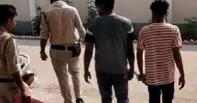 महंगे शौक ने बना दिया चोर, जबलपुर में नाबालिग ने दोस्त के साथ मौसी के घर की चोरी; मोबाइल-कार और गहने जब्त  3 Expensive hobby made him a thief, in Jabalpur a minor along with a friend stole from his aunt's house; Mobile, car and jewelery seized, Jabalpur, Kalluram News, Today Updates, Crime, Police Action