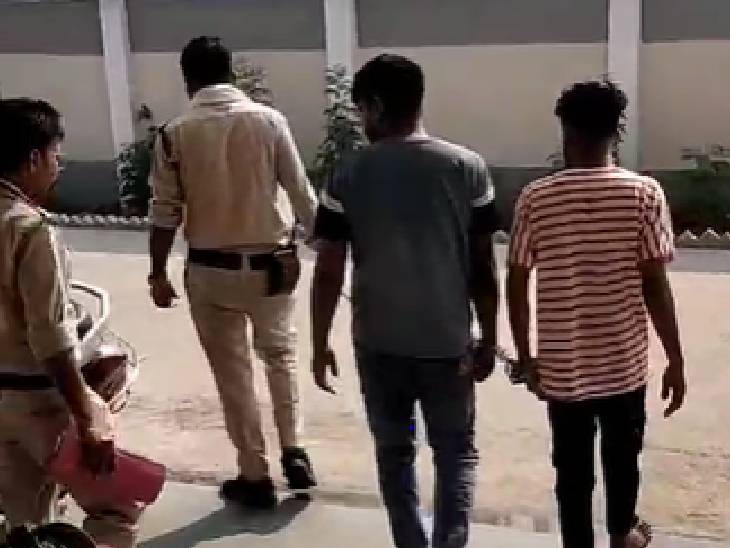 महंगे शौक ने बना दिया चोर, जबलपुर में नाबालिग ने दोस्त के साथ मौसी के घर की चोरी; मोबाइल-कार और गहने जब्त 1 Expensive hobby made him a thief, in Jabalpur a minor along with a friend stole from his aunt's house; Mobile, car and jewelery seized, Jabalpur, Kalluram News, Today Updates, Crime, Police Action