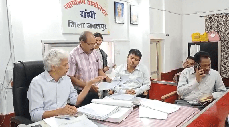 Jabalpur Collector reprimands Tehsildar, instructions to improve the system during inspection, Jabalpur, Jabalpur Collector, KAlluram News