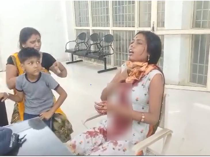 जबलपुर में पति ने सरेबाजार गला काटा, लहूलुहान हालत में थाने पहुंची पत्नी; पुलिस ने अस्पताल में भर्ती कराया 1 In Jabalpur, the husband slit his throat at Sarebazar, the wife reached the police station in a bloody condition; Police admitted to hospital, Jabalpur, Kalluram News, Today Updates, Crime