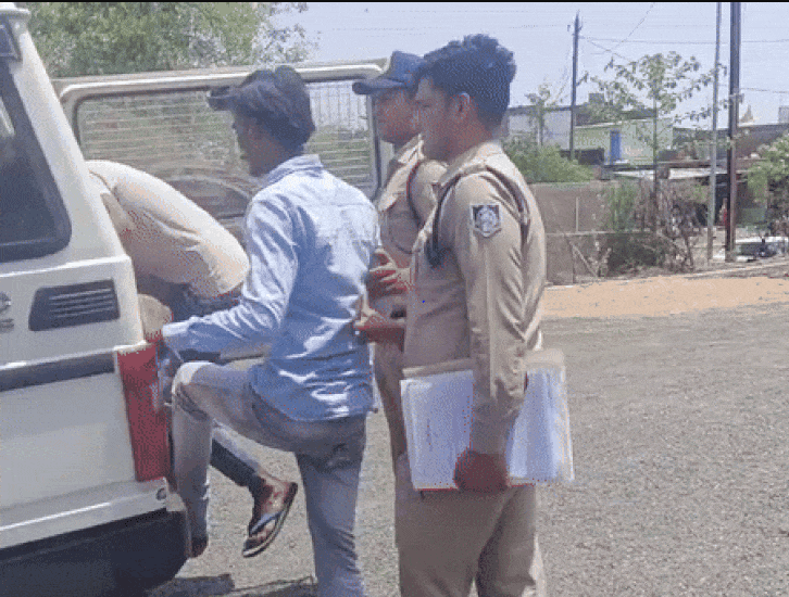 सागर में 13 साल की बच्ची से गैंगरेप, मरा समझकर नदी में फेंका, मौत; तीन दिन पहले दोस्ती के बाद मिलने बुलाया था 1 13 year old girl gang raped in Sagar, thought to be dead and thrown in the river, death; Three days ago I called to meet after friendship, SAgar, Gangrape And Murder, Kalluram News, Crime
