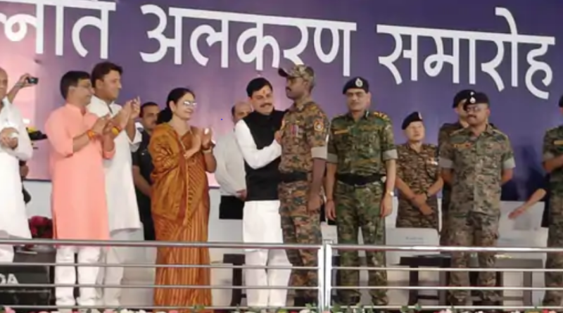 CM Dr. Mohan Yadav paid tribute to the martyrs, gave out-of-turn promotion to 28 Hawk Force soldiers in Balaghat, Todays Happening, Kalluram New, CM Dr. Mohan Yadav, Balaghat