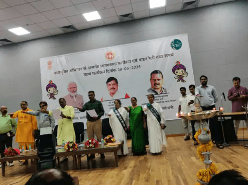 मंत्री ने महिलाओं को दिए पति की शराब छुड़वाने के टिप्स; कहा- शराब घर लाकर पीने को कहें, बेलन गैंग बनाएं 2 Minister gives tips to women to get rid of husband's alcoholism; Said- Bring liquor home and ask to drink it, form a Belan gang, Bhopal, Kalluram New, Today Happening, Minister Narayan Singh Kushwah