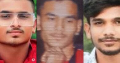 धार में एंबुलेंस-बाइक की आमने-सामने टक्कर, तीन दोस्तों की मौत; महेश्वर से लौटने के दौरान हादसा 4 Ambulance-bike collide head-on in Dhar, three friends killed; Accident while returning from Maheshwar, Dhar, Accident, Today Updates, Kalluram News