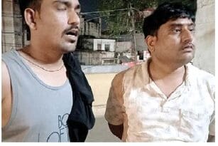 टीआई ने फरियादी से कहा- परेशान कर दिया, मर क्यों नहीं जाता, ग्वालियर थाने में खुद पर पेट्रोल उड़ेल कर खुदकुशी की कोशिश; पुलिस पर मारपीट का आरोप  3 TI told the complainant - you troubled him, why doesn't he die, he tried to commit suicide by pouring petrol on himself in Gwalior police station; Accused of assault on police, Gwalior, Kalluram New, Today Updates, Crime, Complaint against police