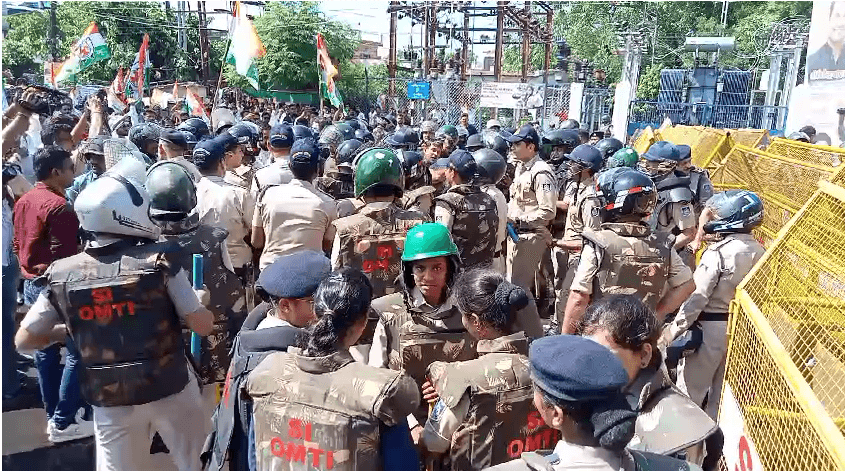 युवा कांग्रेस कार्यकर्ताओं को वाॅटर कैनन से खदेड़ा, हल्के बल का प्रयोग; नीट एग्जाम-नर्सिंग घोटाले के विरोध में प्रदर्शन 2 Youth Congress workers were chased away with water cannon in Jabalpur, use of mild force; Demonstration against NEET exam-nursing scam, Jabalpur, Kalluram News, Today Updates, Congress News