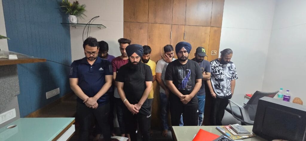 उज्जैन में IPL के सटोरियों से मिले 15 करोड़ कैश, 500-500 के नोटों की तीन हजार गडि्डयों को गिनने में लगी पूरी रात 2 15 crore cash found from IPL bookies in Ujjain, whole night spent in counting three thousand bundles of Rs 500-500 notes, Ujjain, Kalluram News, Today Updates, 20-20 Match Satta, Police Action in Ujjain