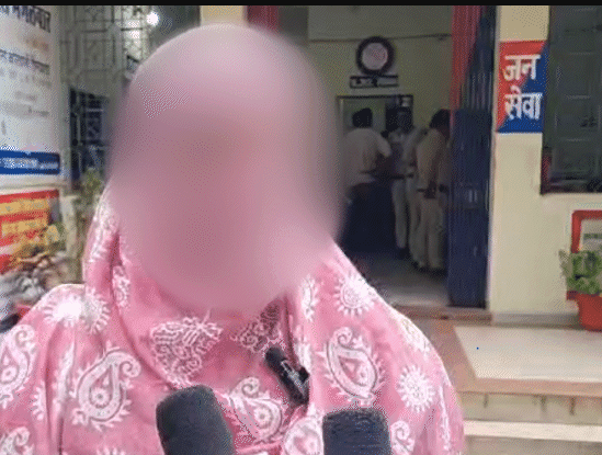 छिंदवाड़ा में मेडिकल ऑफिसर ने महिला अधिकारी से छेड़खानी की, बोलीं- गलत डिमांड की, हाथ पकड़ा 1 In Chhindwara medical officer molested a female officer, said - made wrong demand, held her hand, Chindwara, Kalluram News, Today Updates, Crime