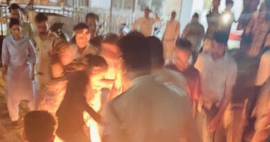 शादी के दिन पुलिस कस्टडी में दूल्हे की मौत के बाद हंगामा, गुना में दुल्हन ने खुद पर पेट्रोल डाला, चाची ने खुद को आग लगाई  4 Uproar after groom's death in police custody on wedding day, bride poured petrol on herself in Guna, aunt set herself on fire, Guna, Kalluram News, Today Updates, Crime