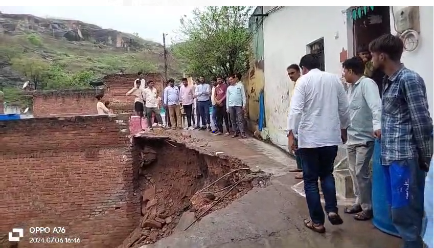 Heavy rain alert in MP till July 11, five injured after two houses collapsed in Bhind; Houses filled with water in Morena, MP Weather News, Today Updates, Kalluram News, Mausam Updates, Barish Updates, Today Mausam