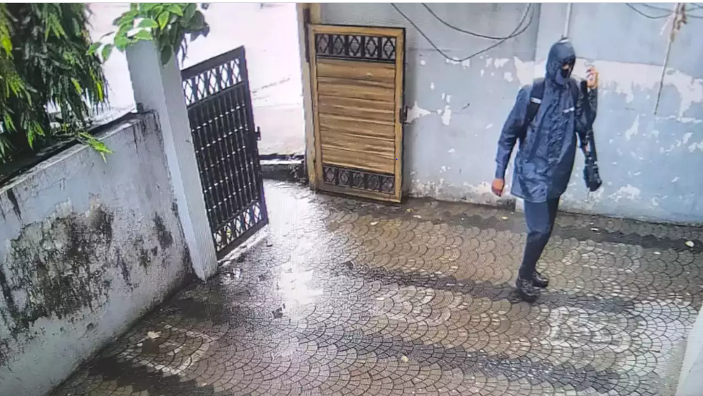 It was the guard who got the robbery done in Indore bank, seen wearing mask and raincoat in CCTV; A bank employee is also suspicious, Indore, PNB Bank Loot Updates, Kalluram News, Today Updates, Indore News