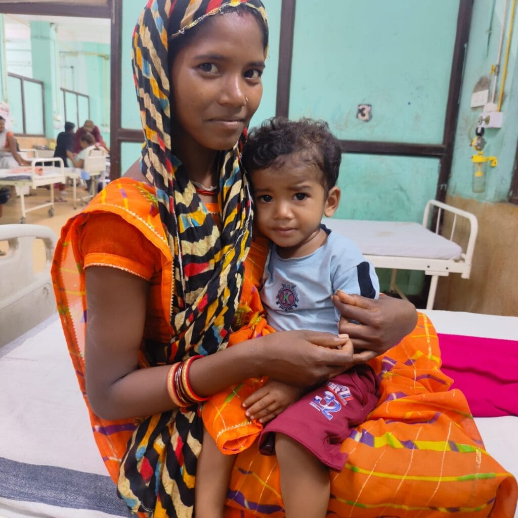 जबलपुर में दो साल के मासूम ने निगली पिन, गले में फंसी; डॉक्टरों ने 30 मिनट ऑपरेशन कर निकाली 2 In Jabalpur a two year old innocent boy swallowed a pin, it got stuck in his throat; Doctors operated in 30 minutes, Jabalpur, Kalluram News, Today Updates