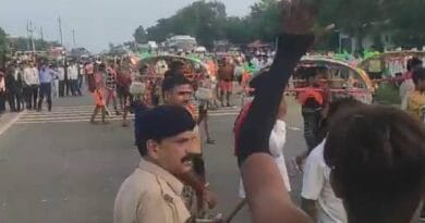 मुरैना में टैंकर की टक्कर के बाद ट्रैक्टर-ट्राॅली पलटी, दो कांवड़ियों की मौत; चक्काजाम किया 5 Tractor-trolley overturns after collision with tanker in Morena, two Kanwariyas died; jammed, Morena Accident, Kalluram News, Today Updates, Accident