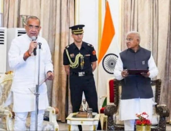 रामनिवास रावत को कैबिनेट मंत्री की शपथ लेनी थी, राज्यमंत्री की ले ली, 15 मिनट में दो बार शपथ दिलाई 2 Ramnivas Rawat had to take oath as Cabinet Minister, took oath as Minister of State, administered oath twice in 15 minutes, Ramniwas Rawat, Dr. Mohan Cabinet Expension, MP News, Political