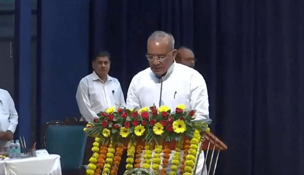 रामनिवास रावत को कैबिनेट मंत्री की शपथ लेनी थी, राज्यमंत्री की ले ली, 15 मिनट में दो बार शपथ दिलाई 1 Ramnivas Rawat had to take oath as Cabinet Minister, took oath as Minister of State, administered oath twice in 15 minutes, Ramniwas Rawat, Dr. Mohan Cabinet Expension, MP News, Political