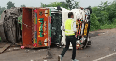 ट्रक ने पुलिस वाहन-पिकअप को टक्कर मारी, नीमच पुलिस के ड्राइवर समेत 3 की मौत; 7 गंभीर घायल 4 Truck hits police vehicle-pickup, 3 including Neemuch police driver killed; 7 seriously injured, Accident, Neemuch, Kalluram News, Today Updates, MP News