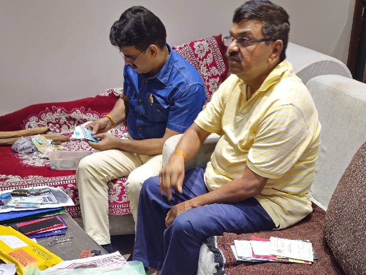 भोपाल नगर निगम के रिटायर्ड अफसर के पास 5 करोड़ से ज्यादा की प्रॉपर्टी, 85 लाख के जेवर; लोकायुक्त ने मारा छापा 1 Retired officer of Bhopal Municipal Corporation has property worth more than Rs 5 crore, jewelery worth Rs 85 lakh; Lokayukta raided, Lokayukata Action, Kalluram News, Today Updates, MP News, Bhopal