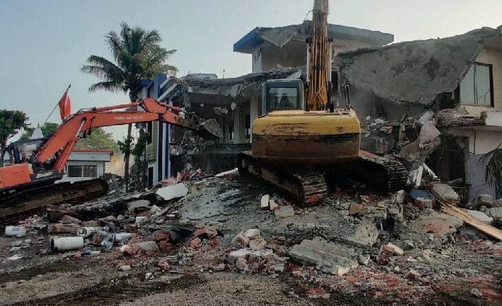 The house of the person who shot at the officers was demolished, the team reached at 5 in the morning; Tehsildar-Patwari was attacked, Indore, Kalluram News, Today Updates, MP News