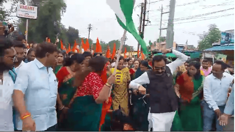 PWD मंत्री को कांवड़ यात्रा में लगा पार्षद धक्का, पैर फ्रैक्चर; बोले- ठीक हूं 1 Councilor pushed PWD Minister during Kanwar Yatra, leg fractured; Said- I am fine, Jabalpur, Kalluram News, Today Updates, Rakesh Singh