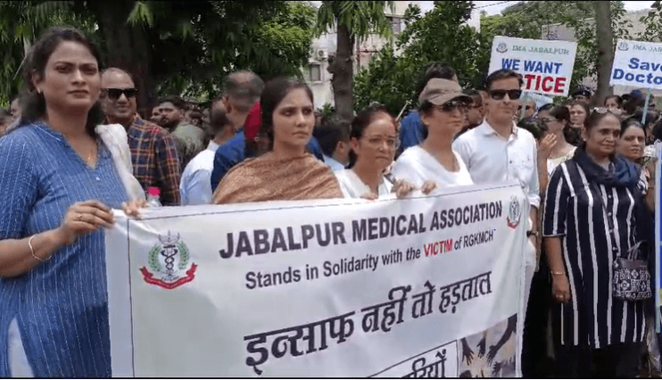 हाईकोर्ट की दो टूक- पहले हड़ताल खत्म करें डॉक्टर, फिर बात करेंगे, जान जा रही होगी, तो क्या दो दिन बाद दवाई देंगे? 2 High Court bluntly - First doctors should end the strike, then we will talk, if life is going on, will they give medicine after two days?, MP News, Today Updates, Kalluram News, Junior Doctors Strike Updates, Junior Doctors Strike Second Day, MP High Court