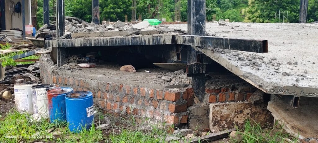 फार्महाउस की छत गिरी, मलबे में दबने से 5 की मौत; एक दिन पहले डाली गई थी स्लैब 2 5 labour dead Farmhouse in Indore Near Mhow
