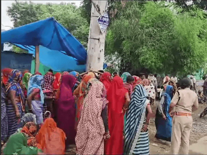 आपसी विवाद में लाठी से पीट-पीटकर बाप-बेटे समेत तीन की हत्या, जादू-टोने के शक में दो गुट भिडे़ 1 Three people, including a father and son, were killed by beating them with sticks in a mutual dispute, two groups clashed over suspicion of witchcraft, Murder, Kalluram News, Today Updates, Panna News, Crime